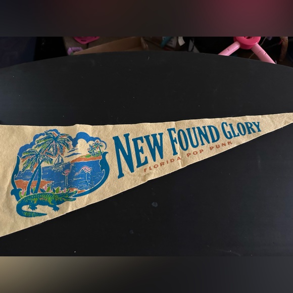 New Found Glory VIP Mug & Pennant - Picture 1 of 4